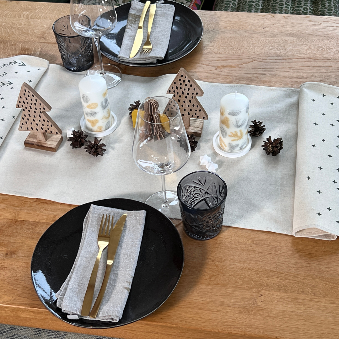 festliche Tischdekoration zu Weihnachten