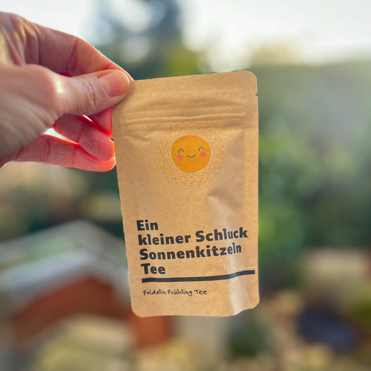 Ein kleiner Schluck Sonnenkitzeln Tee als Gute Laune Geschenk