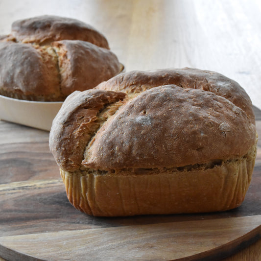 Brot in Holzform-brot backmischung