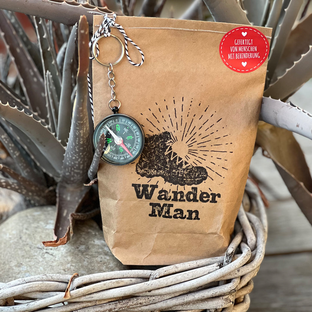 Geschenke für Wanderer: Ultimative Männer-Wander-Tüte
