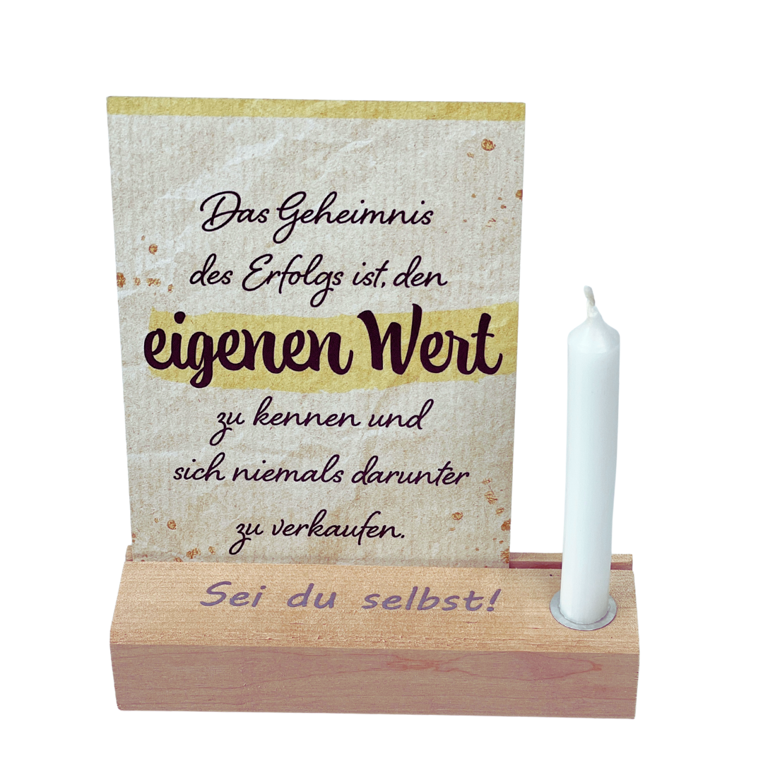 Holzkerzenhalter mit Karte und QR Code