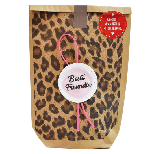 Leo Geschenk für die beste Freundin: Wundertüte als kleine Aufmerksamkeit