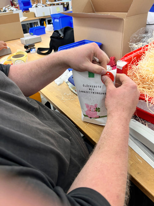 Handgemachte Geschenke mit sozialer Verantwortung