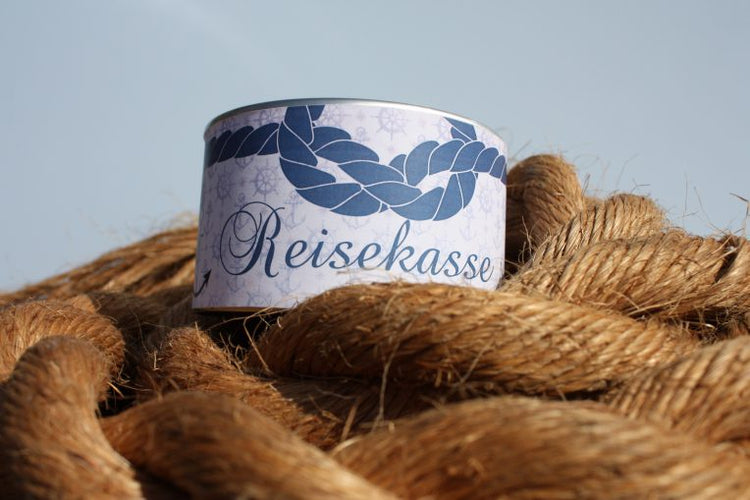 Reisekasse und Spardosen: Sparen mit Freude für große Ziele