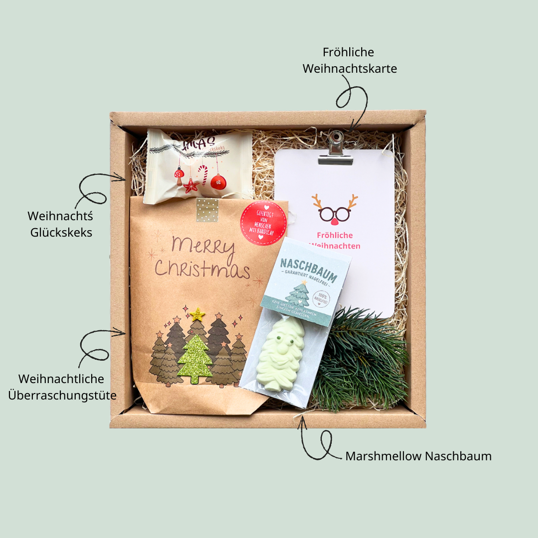 Merry Christmas Wundertüte mit Glitzer-Tannenbaum und Aufkleber gefertigt von Menschen mit Handicap