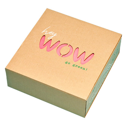 Geschenkbox mit WOW Schriftzug und Glückskeksen