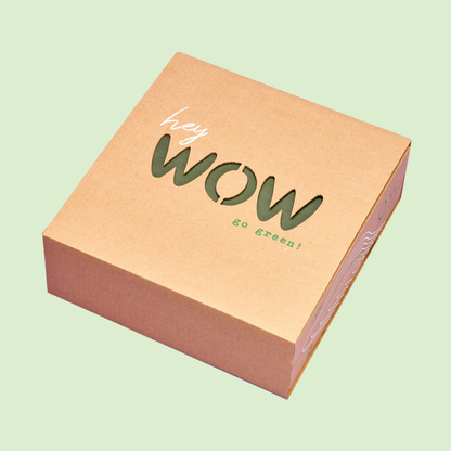 
Geschenkbox von außen mit ausgestanztem WOW 
