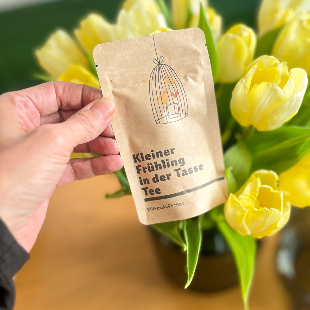 Kleiner Frühling in der Tasse als Ostergeschenk für Kollegen