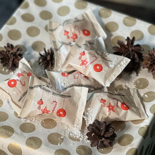 Weihnachtsglückskekse in creme