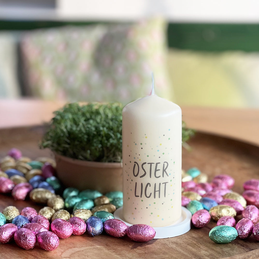Kerze zu Ostern mit Osternest