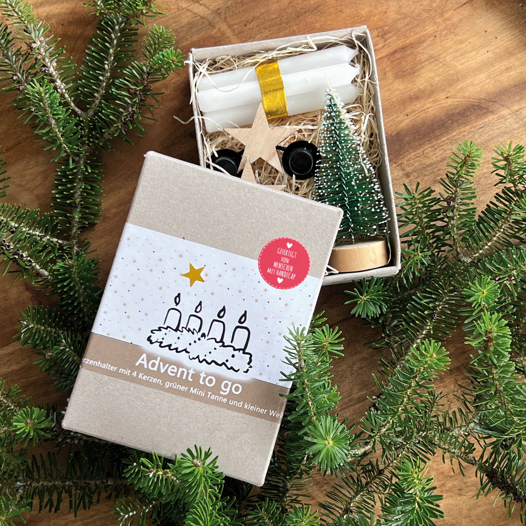 Schachtel mit Mini Adventskranz für die Studentenbude