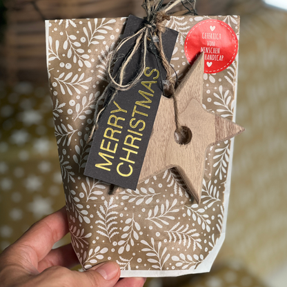 Eine Kleinigkeit zu Weihnachten verschenken - Edle Merry Christmas Tüte mit Holzstern