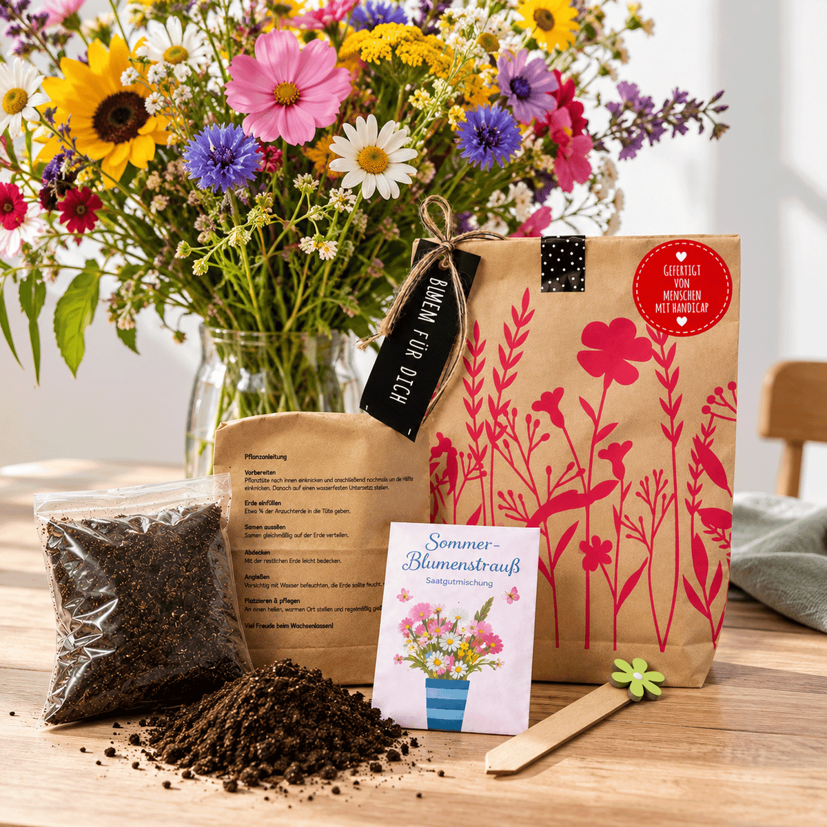 Blumen Geschenke: Wundertüte mit Saatgut, Anzuchterde, Pflanzbeutel und Blumenstecker