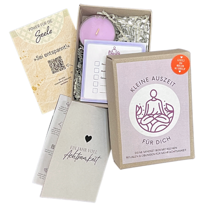 Mindset Box Inhalt: Achtsamkeitsübungen, digitales Entspannungscoaching, Lavendelteelicht und Rituale-Notizblock