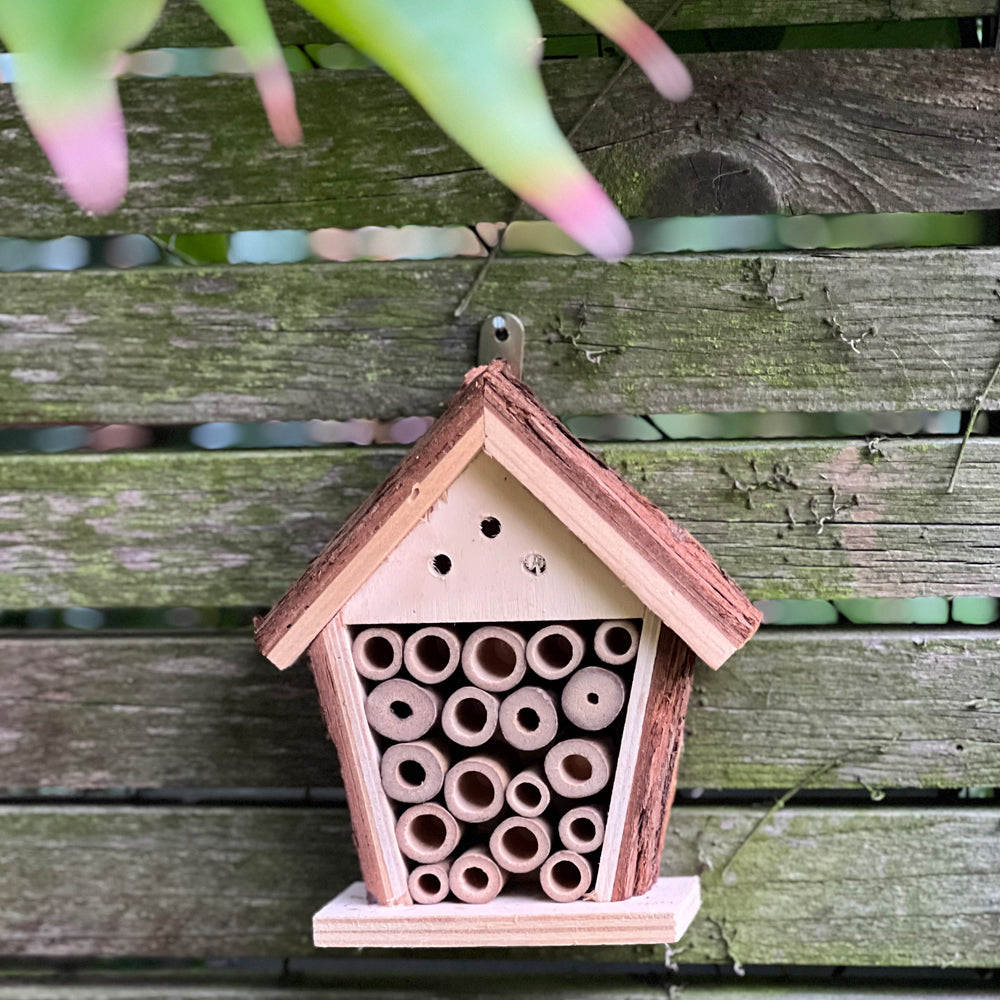 Insektenhotel draußen